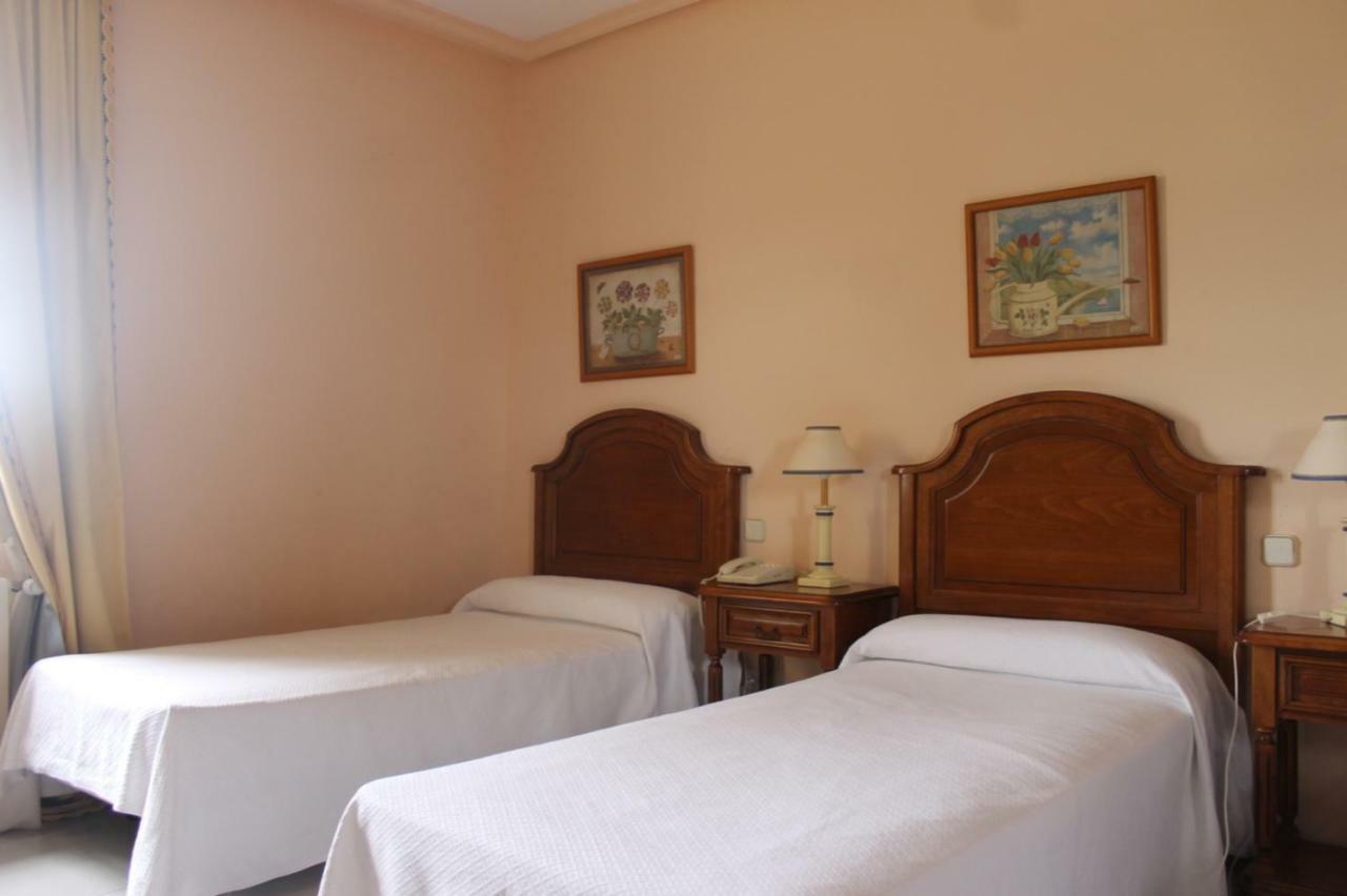 Hostal Las Paneras Avila Exterior photo