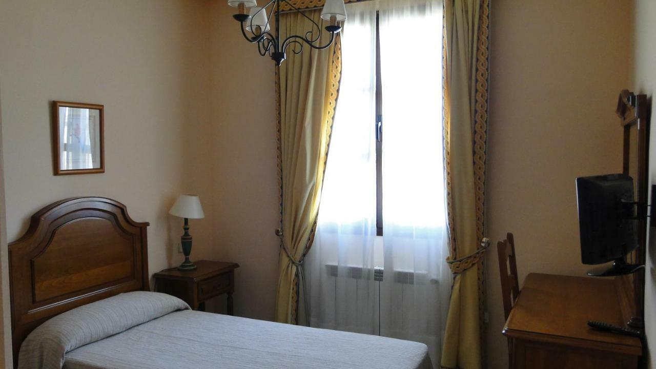 Hostal Las Paneras Avila Exterior photo